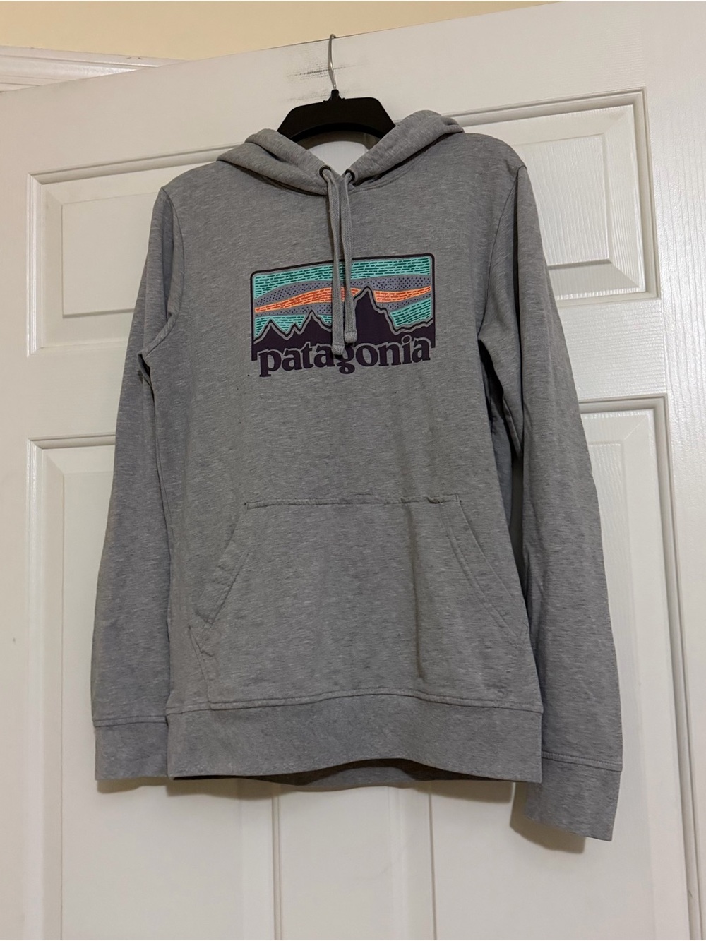 Patagonia Women’s Gray Hoodie Hooded Sweatshirt Colorful Logo Size Small S